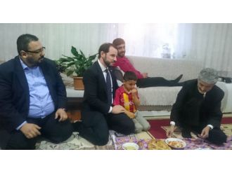 Bakan çatkapı iftar misafiri oldu