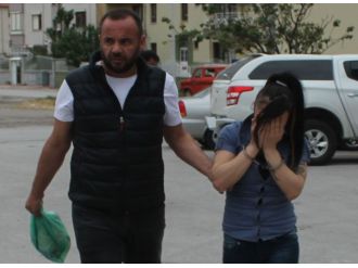 Kendisini taciz eden adamı öldürdü