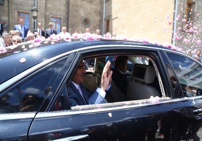 Vali’ye Veda Kuyruğu