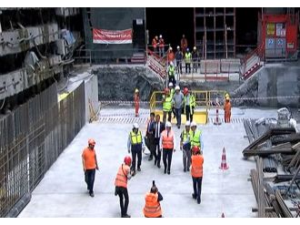 Bakan Arslan, Avrasya Tüneli’nde incelemelerde bulundu