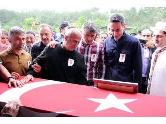 Bebeğiyle birlikte son yolculuğuna uğurlandı