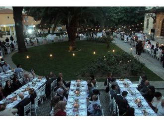 Fransız Sarayı kapılarını iftar yemeği için açtı