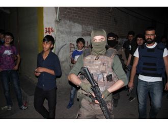 Diyarbakır’da 500 polisle dev operasyon