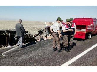 TIR’la minibüs çarpıştı: 7 ölü !