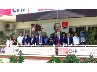 CHP eylemi sonrası çaya davet !