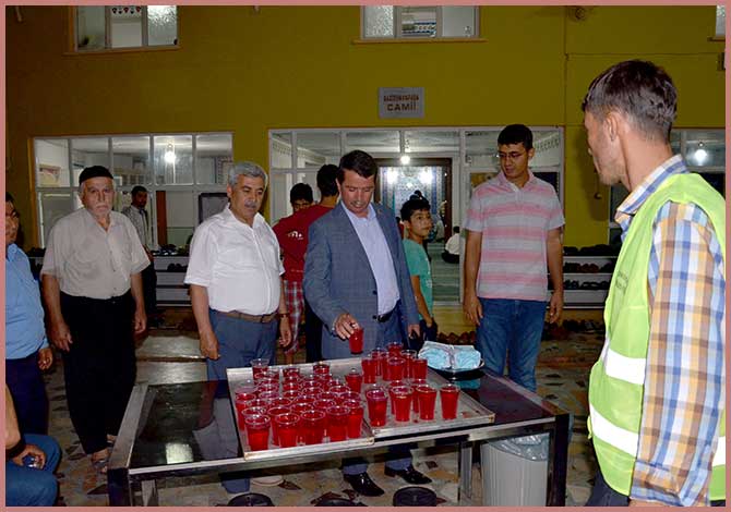 Türkoğlu’nda Tüm Camilerde Gül Şerbeti Dağıtımı Yapılıyor