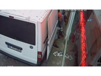 Peçeli hırsızlar kamerada