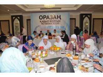 TDV Astana’da ’iftarda iyilik sofrası’ kurdu