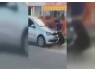 Kavgayı otomobil ayırdı