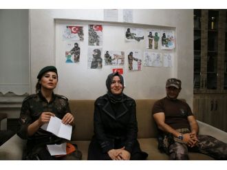 Mektupları bizzat bakan teslim etti