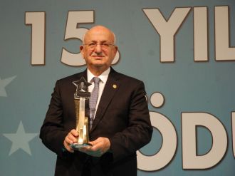 TBMM Başkanı Kahraman’a ’Siyaset Onur Ödülü’