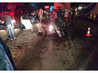 Hurdaya dönen otomobil 2 kişiye mezar oldu