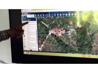 Sürüyü uydu üzerinden takip ediyor