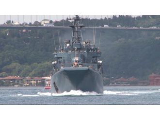 Yine Rus savaş gemisi yine silahla nöbet