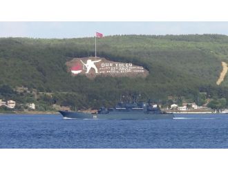 Rus savaş gemisi boğazdan geçti