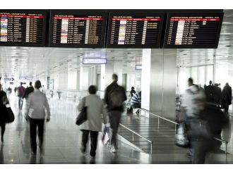 Havalimanında çocuğu ölü doğdu