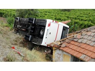 Öğrenci servisi kaza yaptı: 26 yaralı