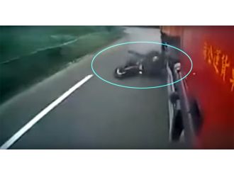 TIR’ın altında can verdi !