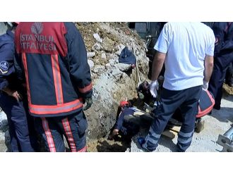 Kanalizasyon çalışmasında göçük: İşçi mahsur kaldı