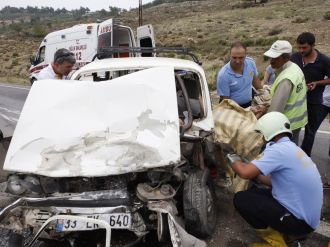 Hurdaya dönen araçta can pazarı
