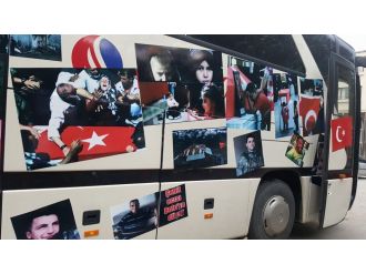 Her tarafı şehitler ve emanetlerinin fotoğraflarıyla dolu