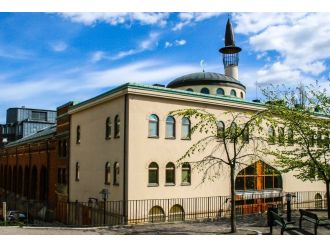 Stockholm’de camiye taşlı saldırı