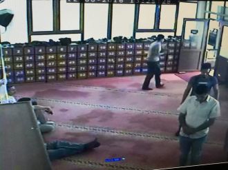 Camiden hırsızlık kamerada