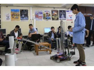 Bu robot tamamen Türk öğrencilerinin eseri