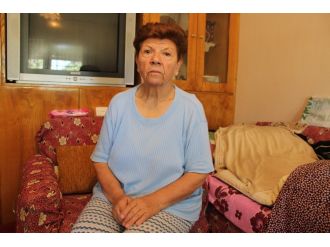 Elini öptüler, herşeyini aldılar