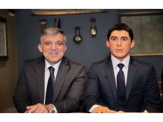 Gül öğrencilik dönemindeki Gül’le fotoğraf çektirdi