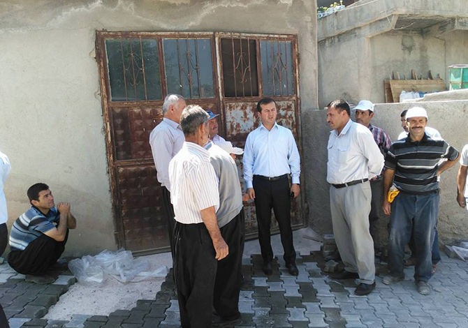 Kilit Taşı Çalışmalarını İlçenin Dört Bir Yanında Sürdürüyor