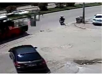 Motosikletli 2 çocuğa otobüs çarptı