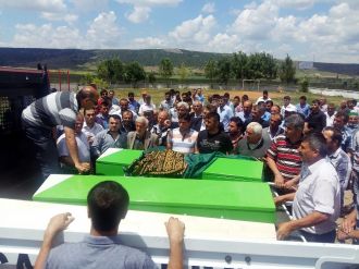 Cenazesine gidiyorlardı, birlikte toprağa verildiler