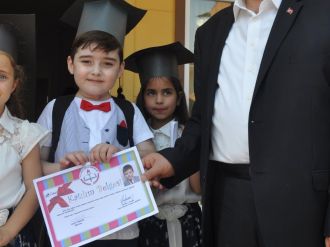 Kayra’nın karne sevinci