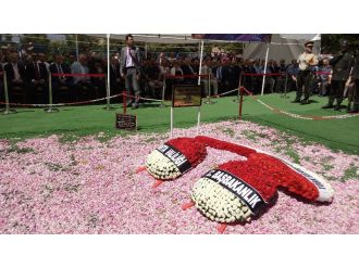 Demirel mezarı başında anıldı