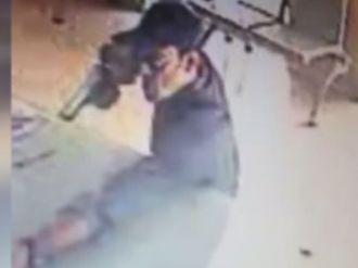 İzmir’de silahlı PTT soygunu kamerada