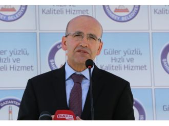 "Siyasi istikrar sayesinde sorunları aşıyoruz"