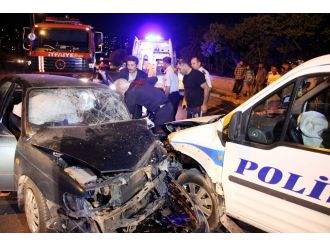 Polis aracı ile otomobil çarpıştı: 1’i polis, 3 yaralı