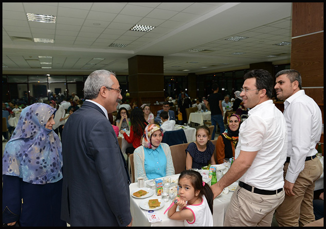 KSÜ İdari Personeli, İftar Yemeğinde Buluştu