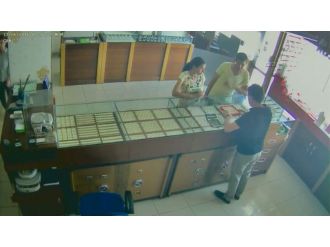 Hamile kadın kocasıyla kuyumcu soydu