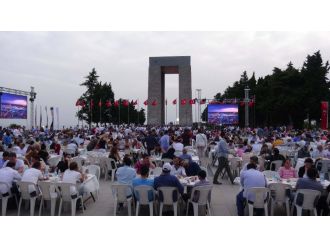Şehitler huzurunda iftar
