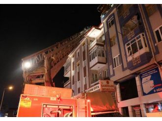 Öğrencilerin ders notları yangın çıkardı