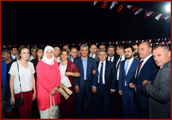 10 bin kişi bir sofrada iftar açtı