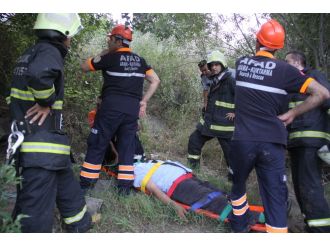 Çaya düşen alkollü adamı itfaiye ve AFAD ekipleri kurtardı