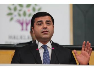 Demirtaş grup toplantısında konuştu