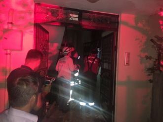 Trafo patladı, 2 kişi bayıldı