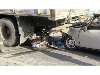 20 araç birbirine girdi, 5 yaralı