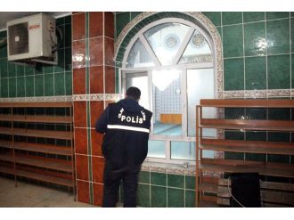 Camiden ’Sakal-ı Şerif’ çalındı