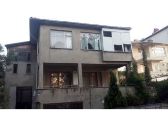 Boğazı kesilmiş halde bulundu