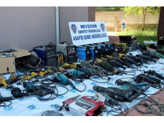 Hırsızlar, trafik kazası yapınca yakayı ele verdi